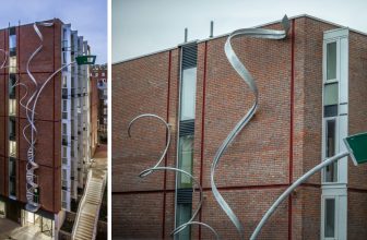 Een spectaculaire trap van Alex Chinneck ontrolt zich terwijl deze een 25 meter lang gebouw in Brighton schaalt